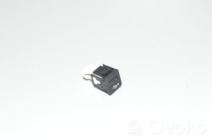 BMW X7 G07 USB jungtis 9229294