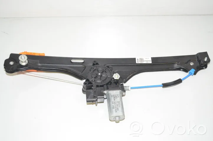 BMW 2 F46 Elektryczny podnośnik szyby drzwi przednich 7463485