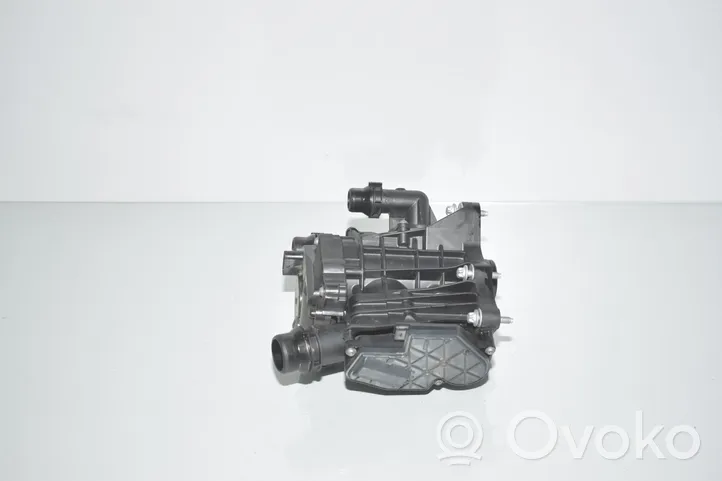 BMW 3 G20 G21 Boîtier de thermostat / thermostat 8642560