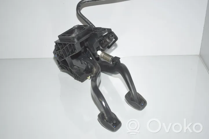 BMW 1 F40 Pedal assembly 6898141