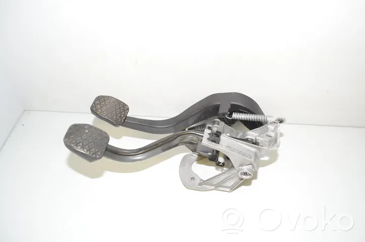 BMW 2 F22 F23 Pedale della frizione 6878289