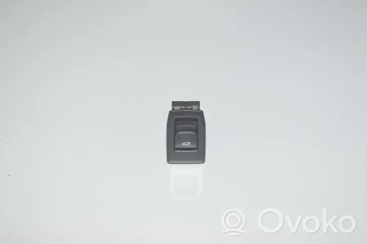 BMW 3 G20 G21 Interrupteur d'ouverture de coffre 7948786