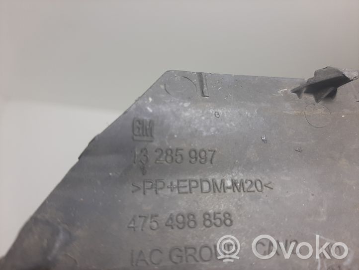 Opel Corsa D Apdailinė priekinio bamperio juosta 13285997