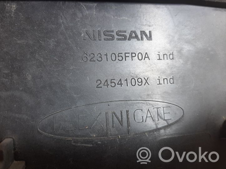 Nissan Micra K14 Etupuskurin ylempi jäähdytinsäleikkö 623105FP0A