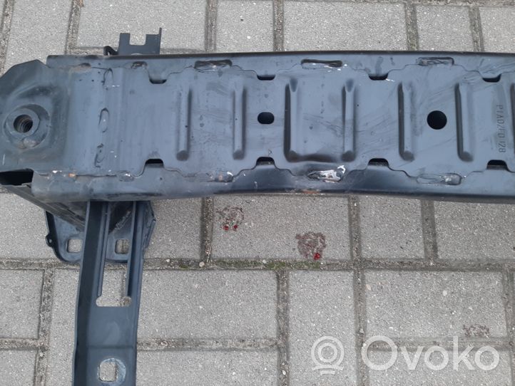 Ford Fiesta Priekšpusē bampera sija / balka PIA02F0128