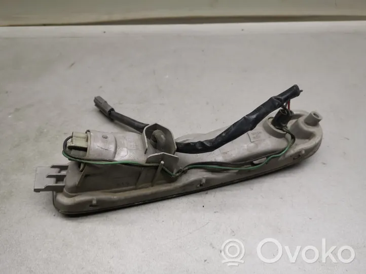 Mazda 323 F Indicatore di direzione anteriore 21061703