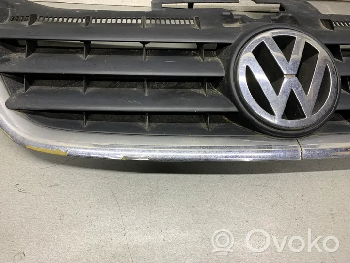 Volkswagen Touran I Etupuskurin ylempi jäähdytinsäleikkö 1T0853651