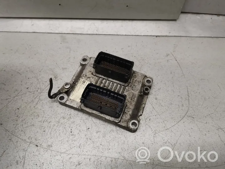 Opel Astra H Sterownik / Moduł ECU 0261208600