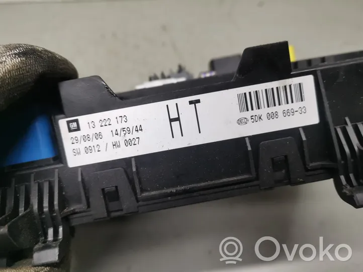 Opel Astra H Módulo de fusible 13222173