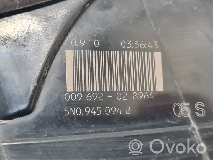 Volkswagen Tiguan Lampy tylnej klapy bagażnika 5N0945094B