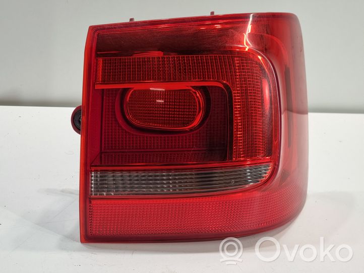 Volkswagen Touran II Rear/tail lights 1T0945096R