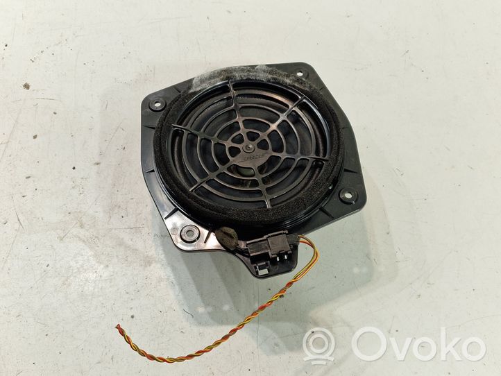 Audi A3 S3 A3 Sportback 8P Takaoven kaiutin 8H0035411B