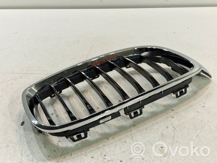 BMW 4 F32 F33 Griglia superiore del radiatore paraurti anteriore 7294818