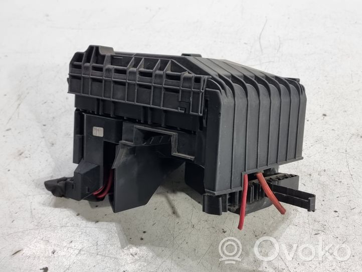 Volkswagen Golf VI Fuse box set 01718130