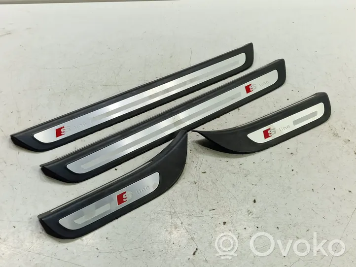 Audi Q5 SQ5 Garniture de protection de seuil intérieur 8R0853373