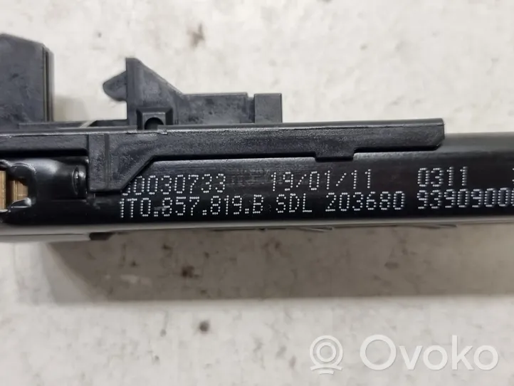 Volkswagen PASSAT B7 Rail de réglage hauteur de ceinture de sécurité 1T0857819B