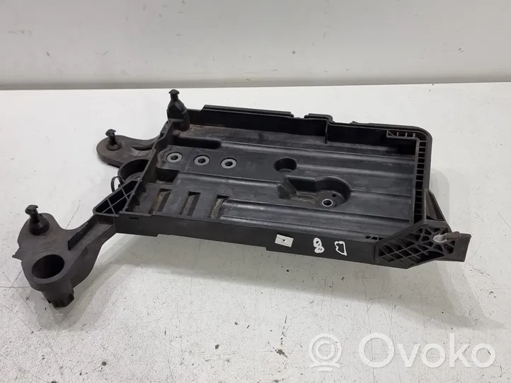 Volkswagen PASSAT B8 Battery tray 5Q0915321H