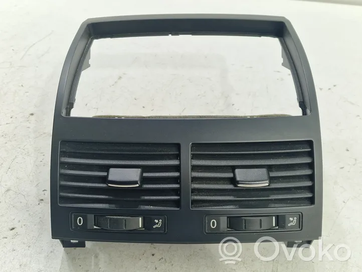 Volkswagen Touareg I Grille d'aération centrale 7L6819727