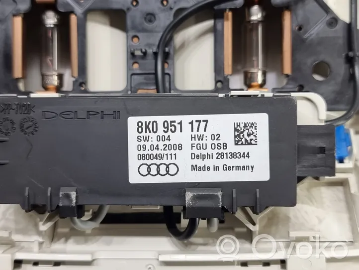 Audi A4 S4 B8 8K Światło fotela przedniego 8K0951177