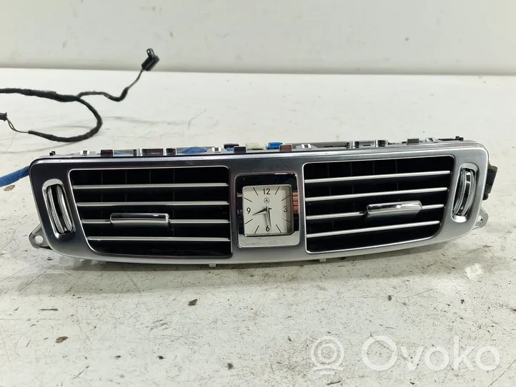 Mercedes-Benz CLS C218 X218 Grille d'aération centrale A2188300054