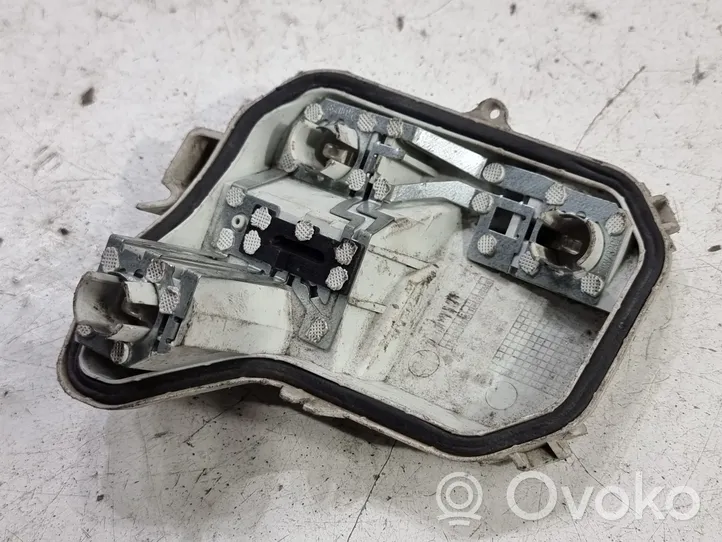 Audi A4 S4 B7 8E 8H Porte ampoule de feu arrière 484061L