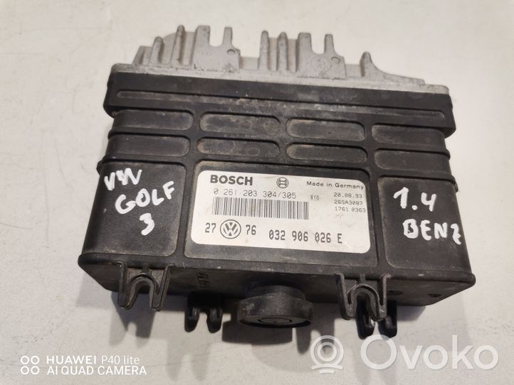 Volkswagen Golf III Calculateur moteur ECU 0261203304