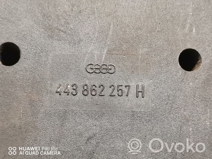 Audi 80 90 S2 B4 Keskuslukituksen alipainepumppu 443862257
