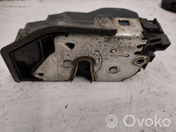 BMW 5 E60 E61 Serrure de porte avant 7036170