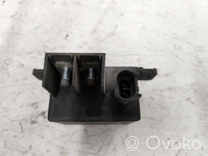 BMW 5 F10 F11 Coolant fan relay 766150301