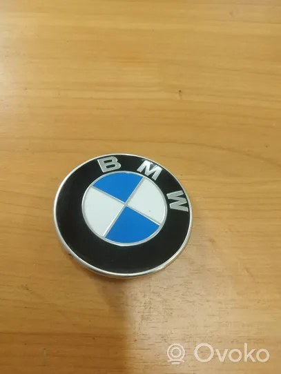 BMW 3 E90 E91 Emblemat na przednich drzwiach/litery modelu 8219237