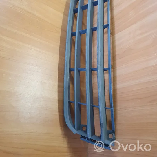 Volkswagen Touran I Grille inférieure de pare-chocs avant 1T0853677