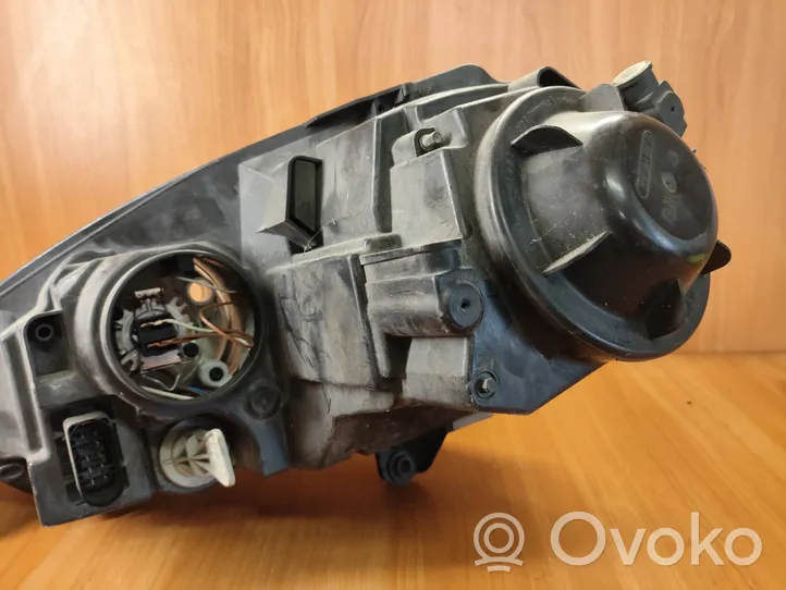 Volkswagen Golf V Lampa przednia 1K6941006N