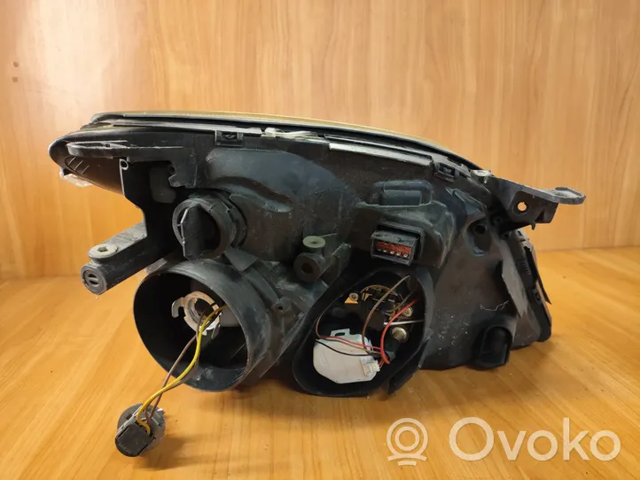 Opel Signum Lampa przednia 15588700