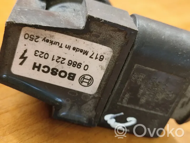 Volkswagen Polo IV 9N3 High voltage ignition coil 0986221023