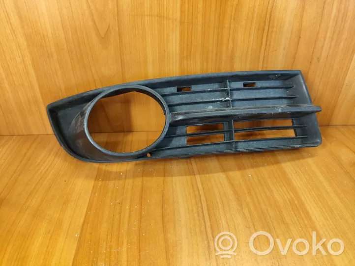 Volkswagen Touran I Front bumper lower grill 1T0853666