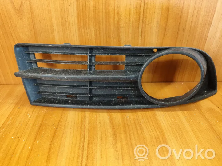 Volkswagen Touran I Front bumper lower grill 1T0853666A