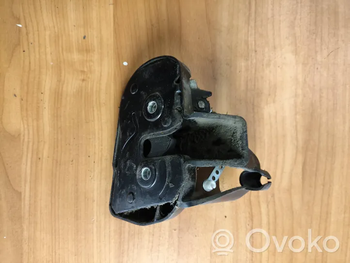 Volkswagen Caddy Sliding door lock 2K0843603