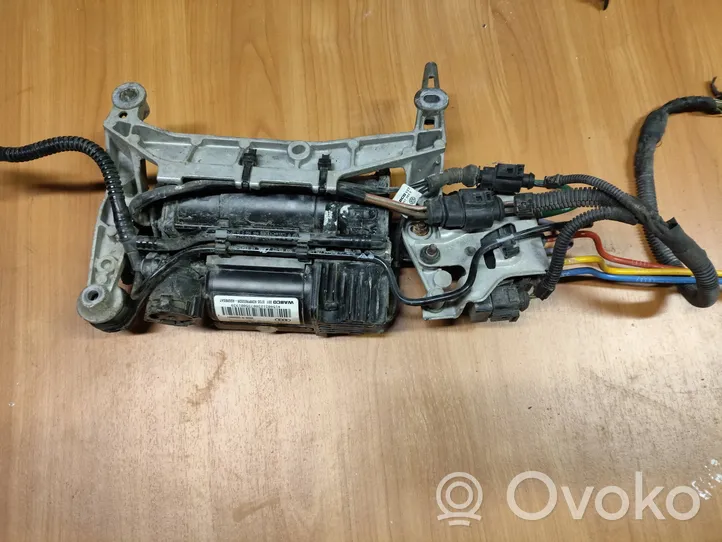 Audi Q7 4L Compressore/pompa sospensioni pneumatiche 7L8616006C