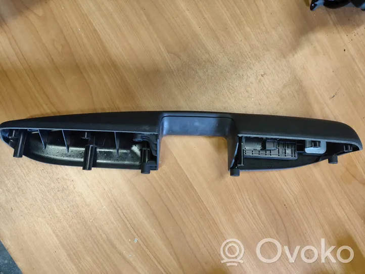 Audi A4 S4 B7 8E 8H Rivestimento della maniglia interna per portiera anteriore 8E1867171B