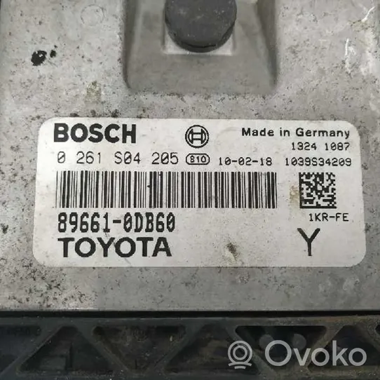 Toyota Yaris Calculateur moteur ECU 896610DB60