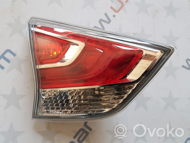 Nissan Rogue Lampy tylnej klapy bagażnika 265554BA1A