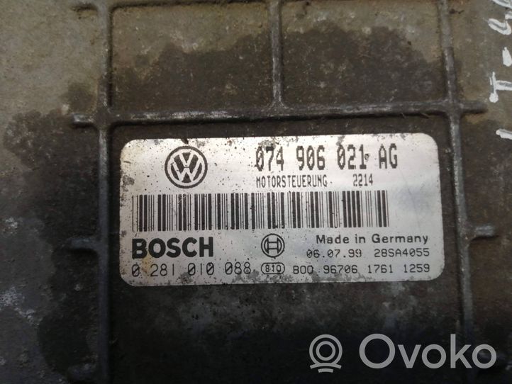 Volkswagen Transporter - Caravelle T4 Sterownik / Moduł ECU 074906021AG