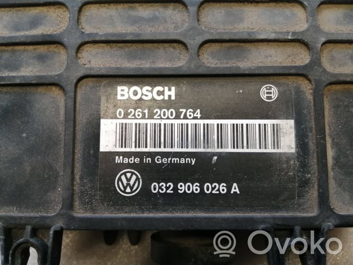 Volkswagen Golf III Moottorin ohjainlaite/moduuli 032906026A