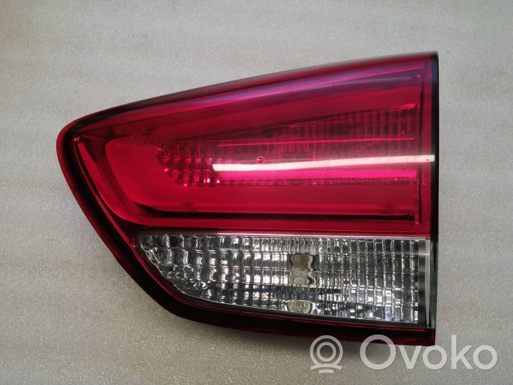 KIA Carens III Lampy tylnej klapy bagażnika 92404A4010