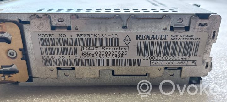 Renault Megane II Radio/CD/DVD/GPS-pääyksikkö 8200300858