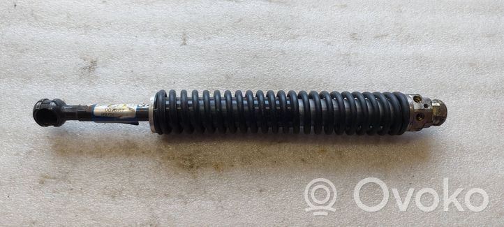 Volkswagen Touareg I Tavaratilan luukun hydrauliikkasarja 7L6827611