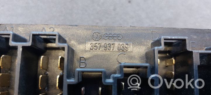 Ford Galaxy Drošinātāju kaste (komplekts) 357937039