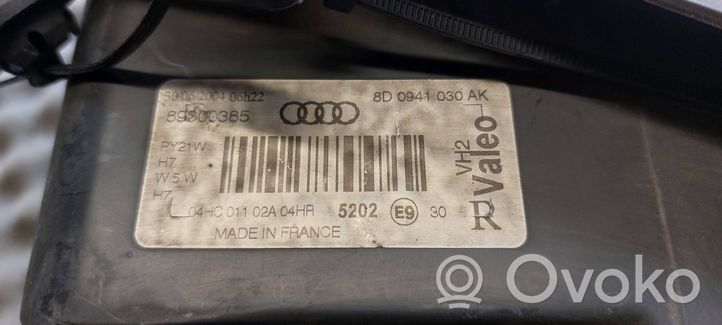 Audi A4 S4 B5 8D Phare frontale 8D0941030AK