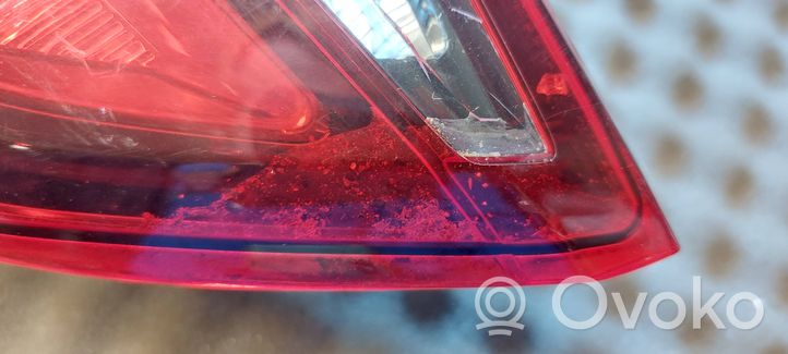 Opel Astra K Lampy tylnej klapy bagażnika 13427513