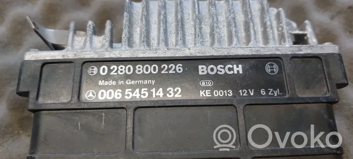 Mercedes-Benz E W124 Calculateur moteur ECU 0065451432